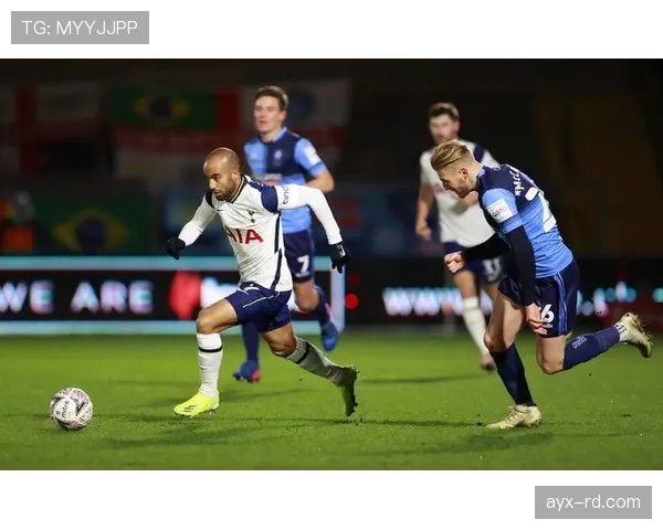 维拉与伯明翰德比战平，球迷热议双方战术与球员表现