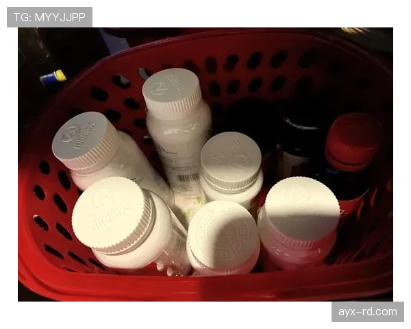 杨千霖家的冰箱里塞满了蛋白粉，连饮料都喝零卡的